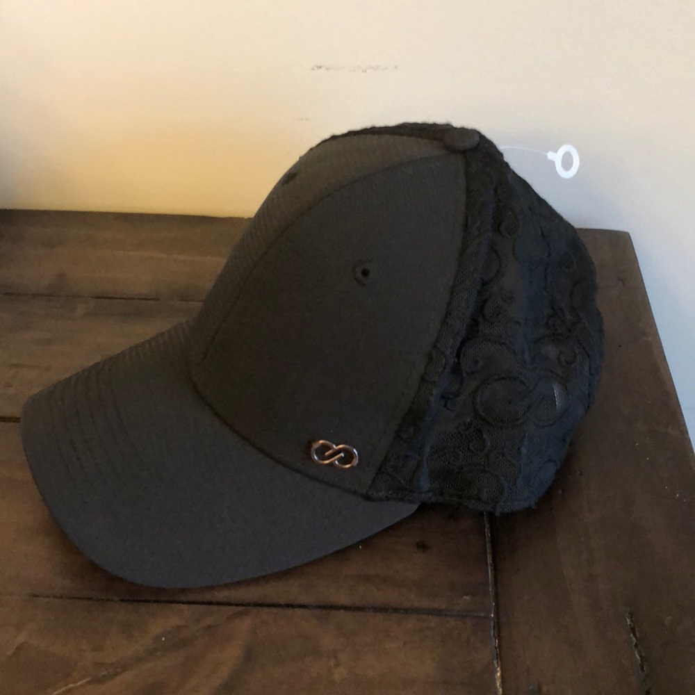 Calia scroll embroidery cap black limited edition - Picture 4 of 7
